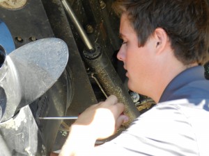 co_inspecting_mussel_boat